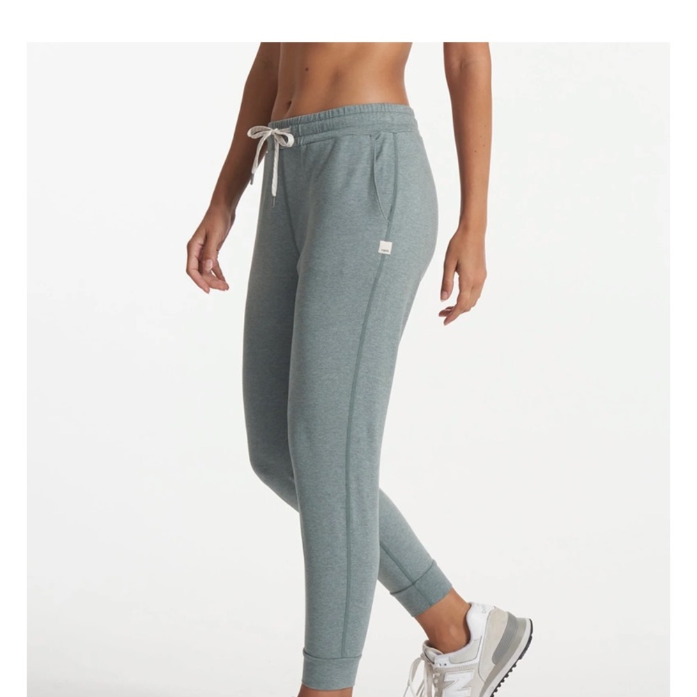 Vuori Performance Jogger Women's stormy Heather HSR Medium NWT $94